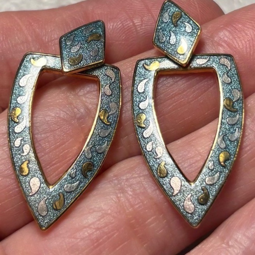 VTG 1980s Signed‎ Skye Gold Tone Enamel Dangle Post Earrings, Paisley Textured